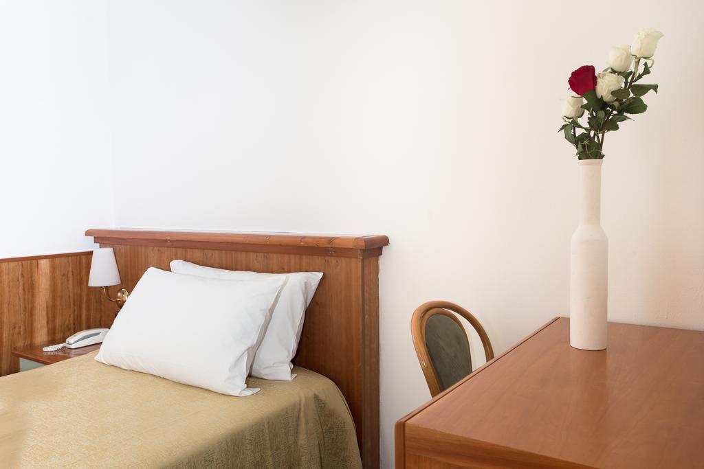 Hotel Zeus Чезенатико Экстерьер фото